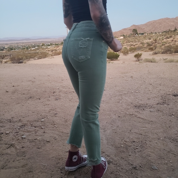 MOTHER Sage/Mint Green cropped tomcat jeans - Picture 7 of 11